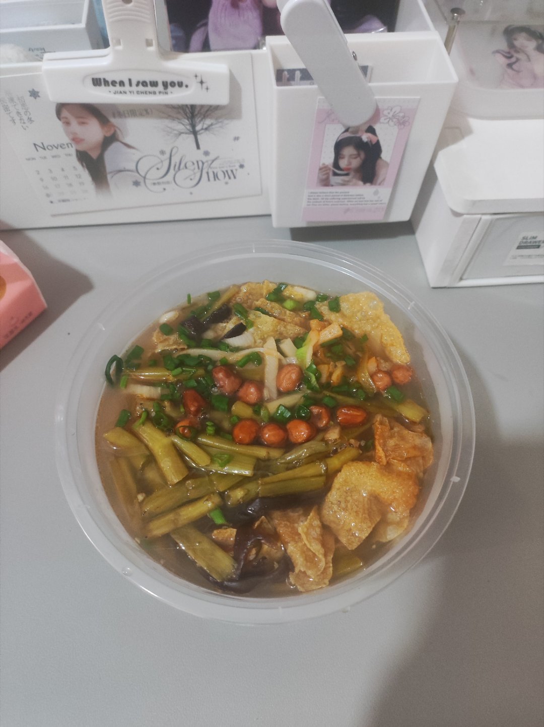 鞠婧祎周边市场 中午好 