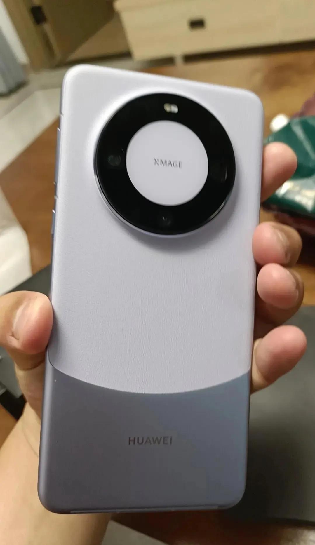 Mate60Pro用了半个月了，聊聊优缺点
先说说优点
1：手机的质感绝对是第一
