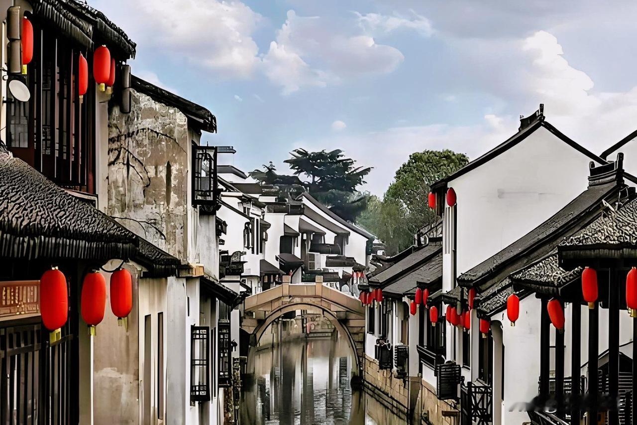 民法典白纸黑字：70年住宅到期自动续期！但有一个关键留白

所有人最关心的，还是