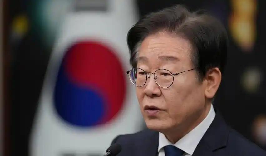李在明正面临内政外交双重压力！其支持率连续8周下跌，降至37.4%。 

9月8
