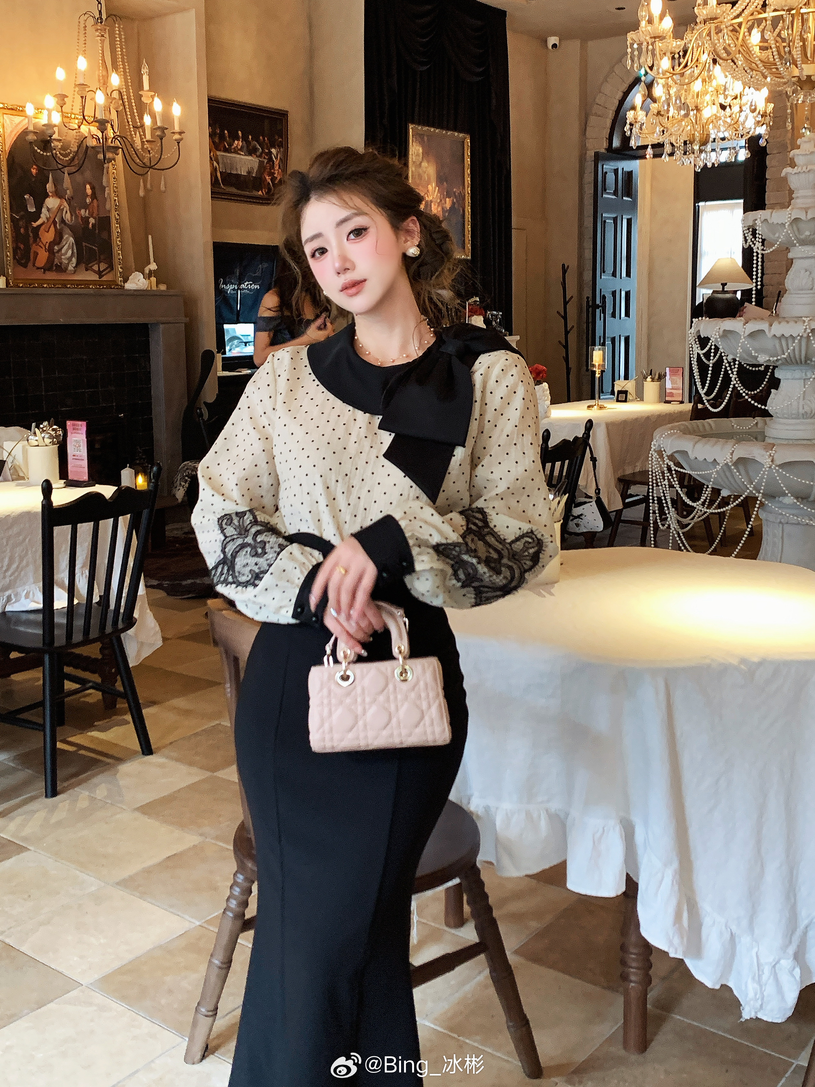 贴花蕾丝波点上衣，亲肤优雅每一个细节都透露着精致与温柔，超百搭的弹力针织鱼尾裙凸