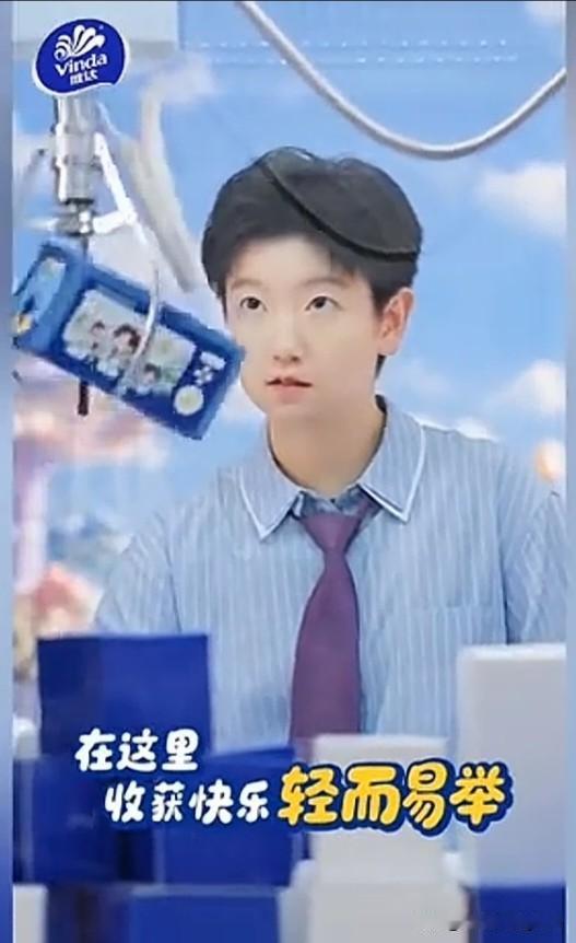 维达这个广告片拍得真好，莎莎妥妥就是一个好可爱又好快乐的女孩！莎莎还说今天天气很