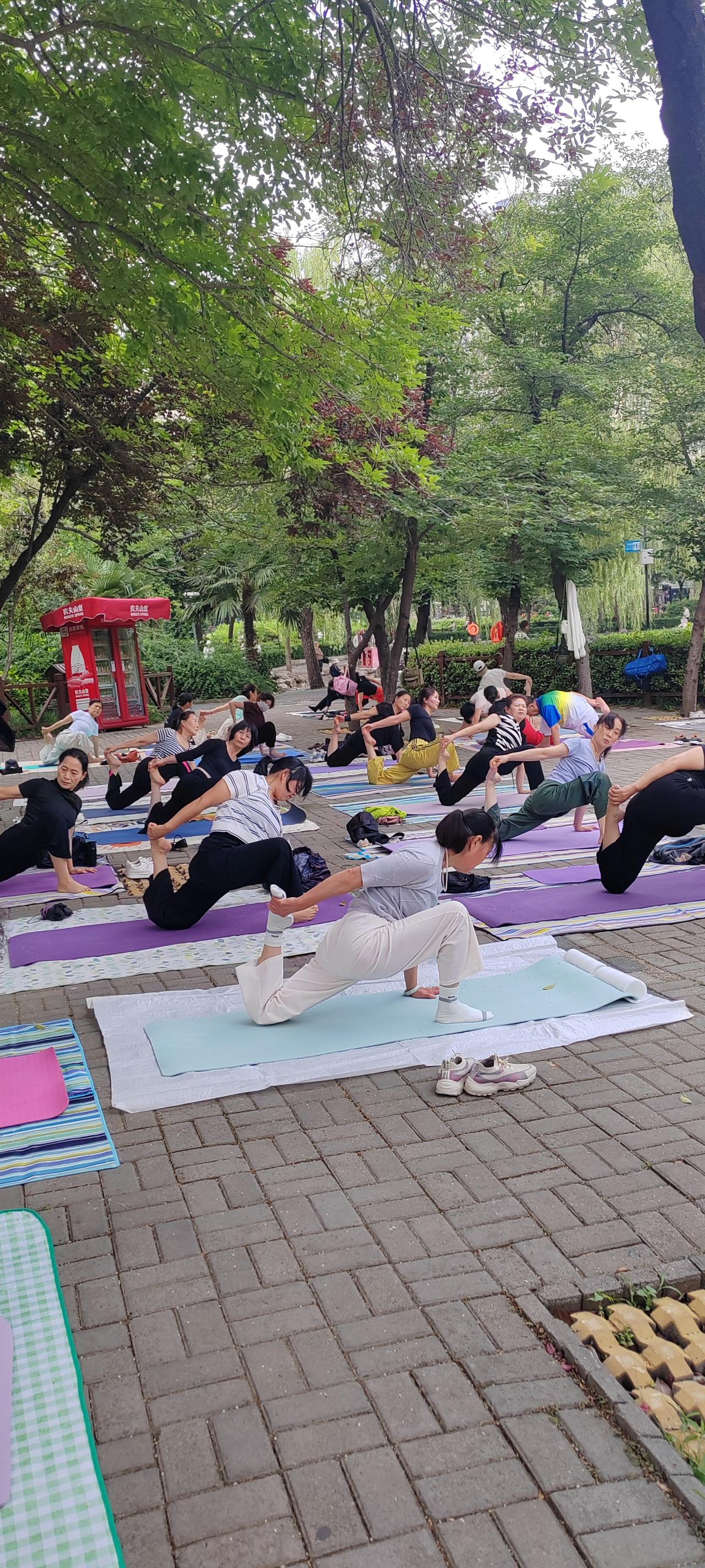 昨天晚上十一点多了，手里收到一个陌生短信，我看后，睡意全无：短信说：老师，对不起