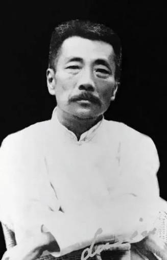 1913年，鲁迅先生逛北京琉璃厂古玩市场时，花大价钱买了一枚得壹元宝，他自己在日