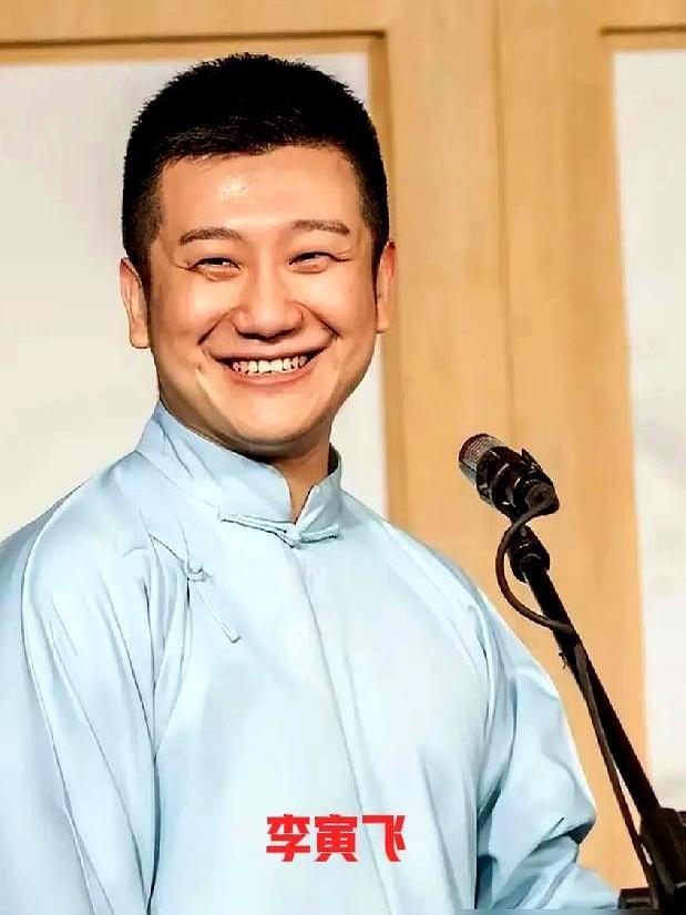 5800张票3分钟抢空，黄牛把580的票价硬生生炒到1280。你说曹云金离开那棵