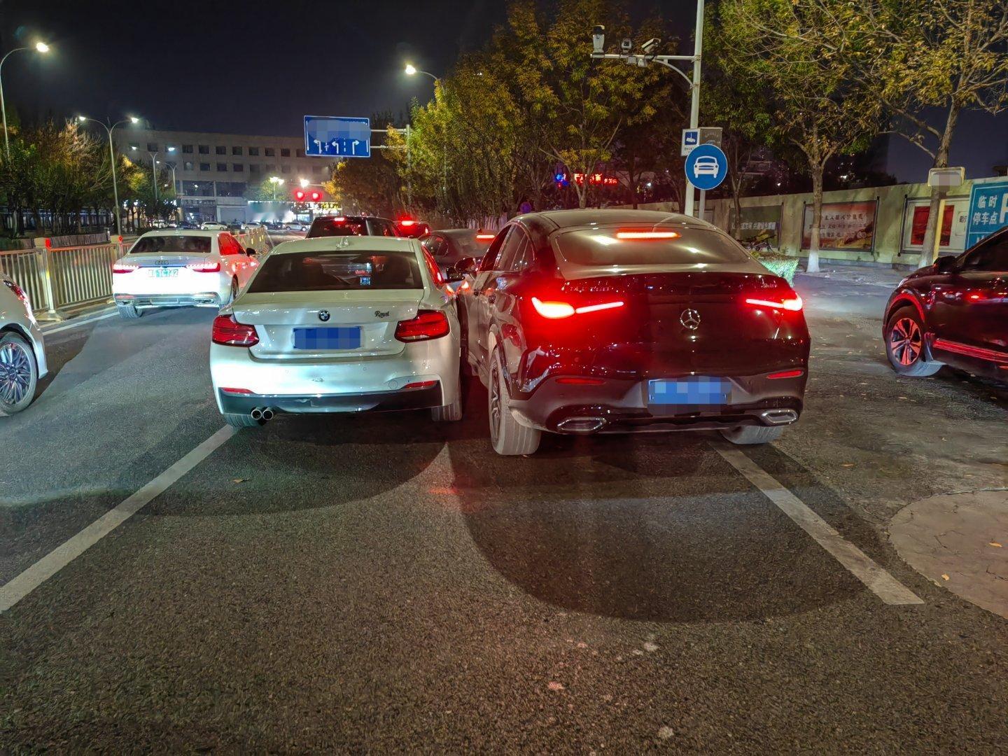 又是GLC coupe前年我就在这个路口跟一个开GLC coupe的美女发生了剐