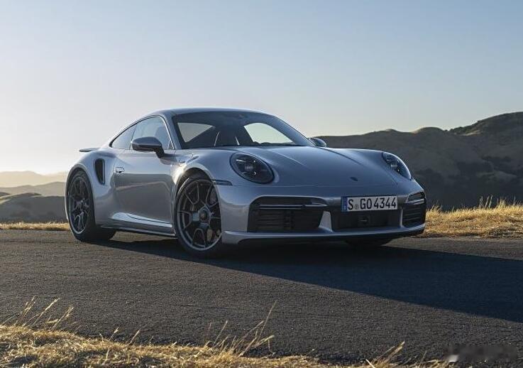 最近，保时捷911 Turbo 50周年纪念版已经开始预售了，价格着实不便宜，达