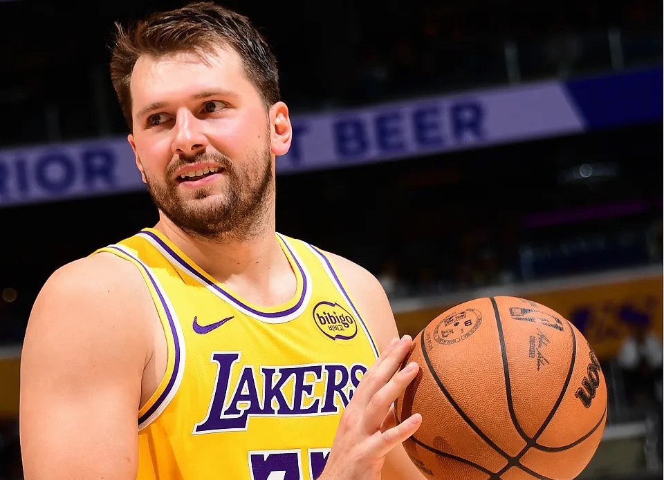 NBA常规赛继续进行，湖人主场127-113战胜骑士。东契奇本场依旧状态神勇，全