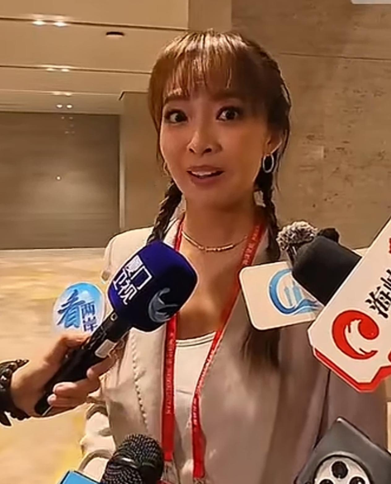 出生台湾台北，祖籍山东，集相声演员、影视演员、模特、主持人于一身，有“相声界林志