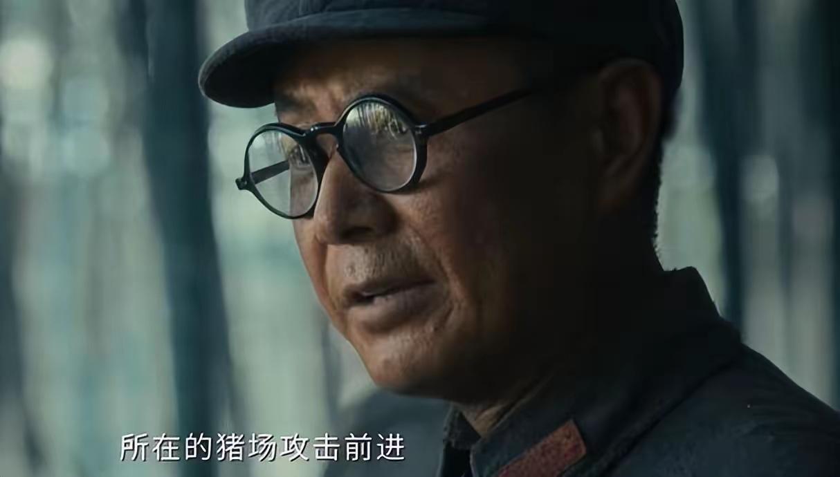 郭广平饰演的刘伯承立住了，成功了。这个角色出场较晚，但是，角色一出场，观众就觉得