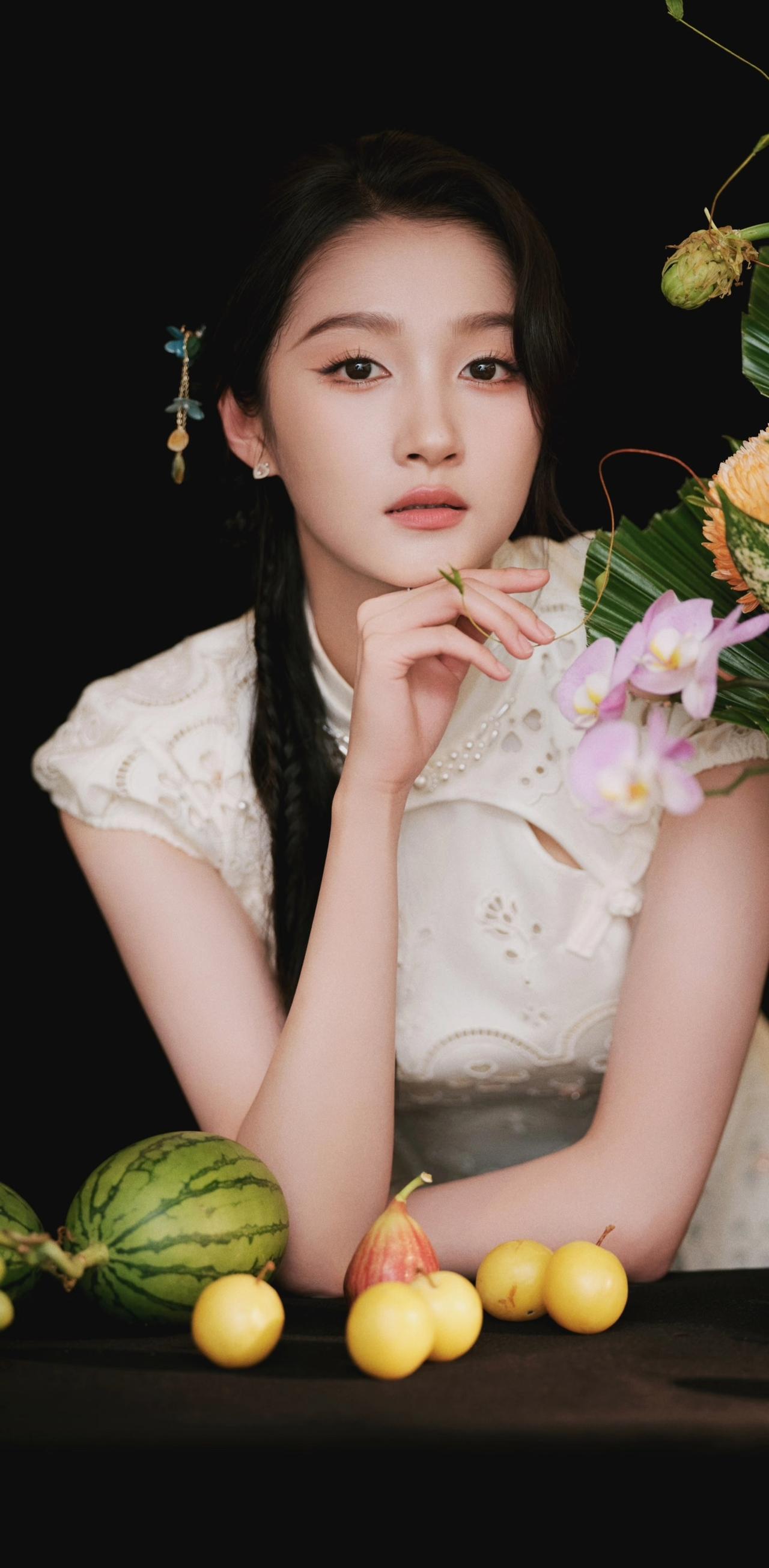 刷完北京台春晚后台名场面后，我手痒去扒了扒关晓彤的感情档案。不挖不知道，一挖一大