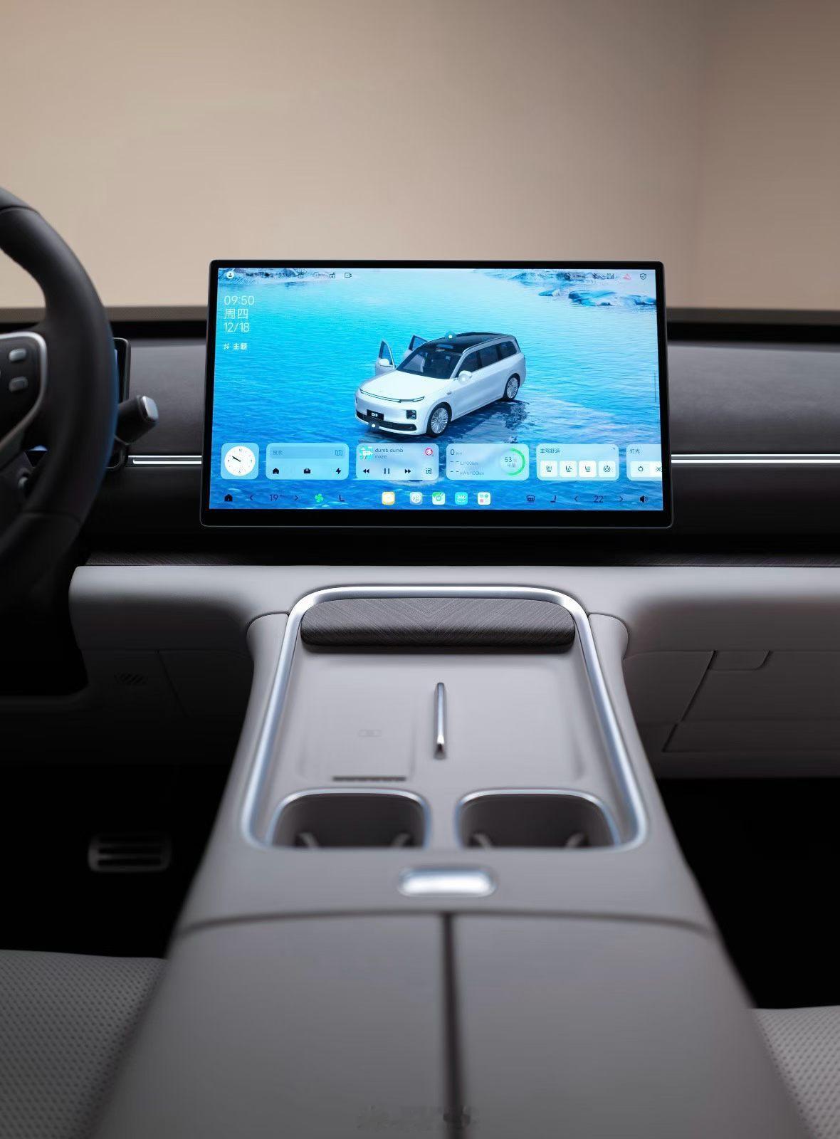 「科技豪华旗舰 SUV」的零跑 D19这次内饰方面的细节确实下功夫：智能香氛、航