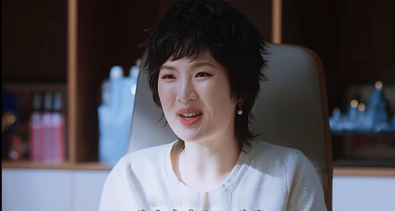 最近女留学生的话题很火，显得二公主姚安娜的含金量更高了就凭她留学回来，还是一副中