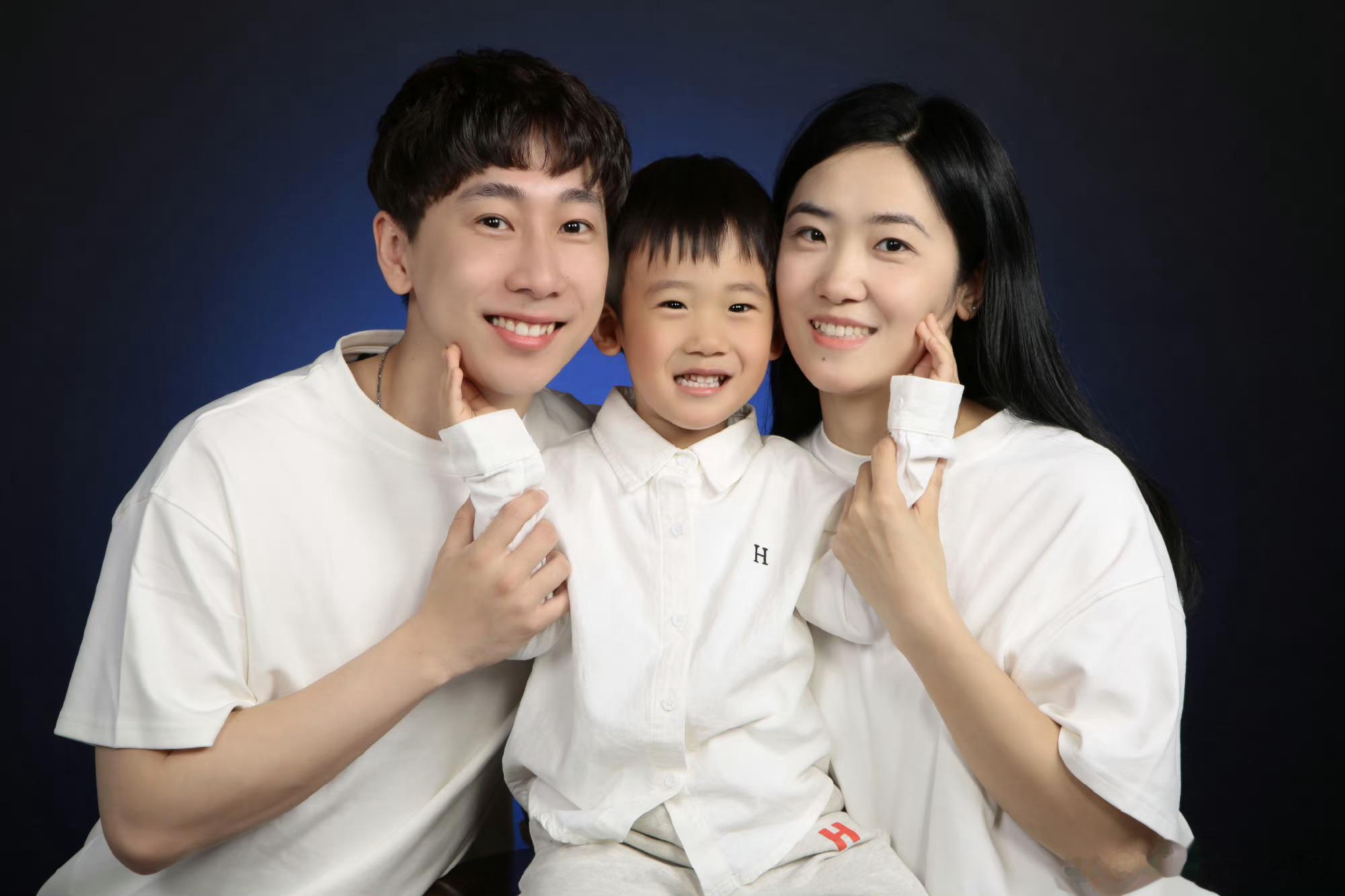 #韩天宇刘秋宏生二胎# 短道速滑世界冠军夫妇迎来第二胎，也是男孩，恭喜！ ​​​