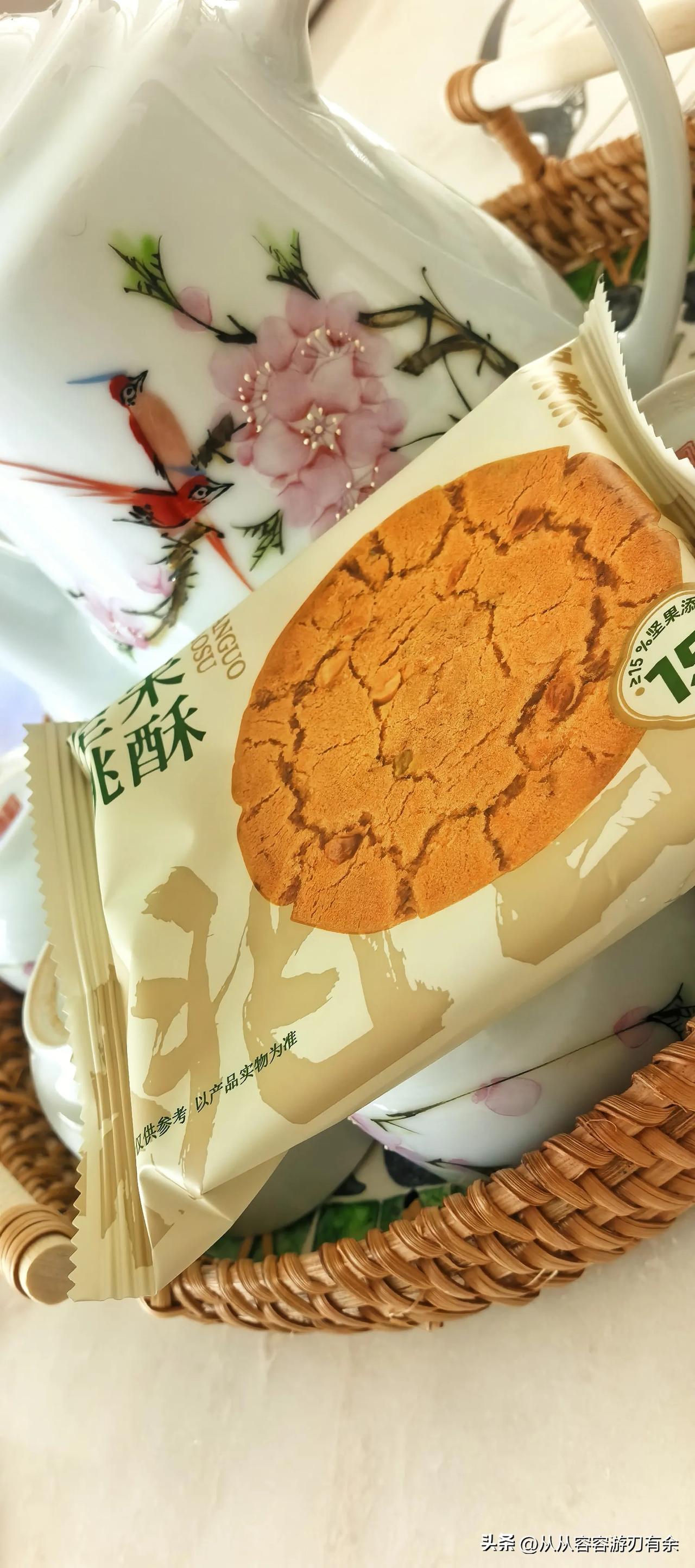 好家伙，终于敢吃泸溪河桃酥了。[捂脸]

前几天那则新闻一出，刚买的桃酥就被我放