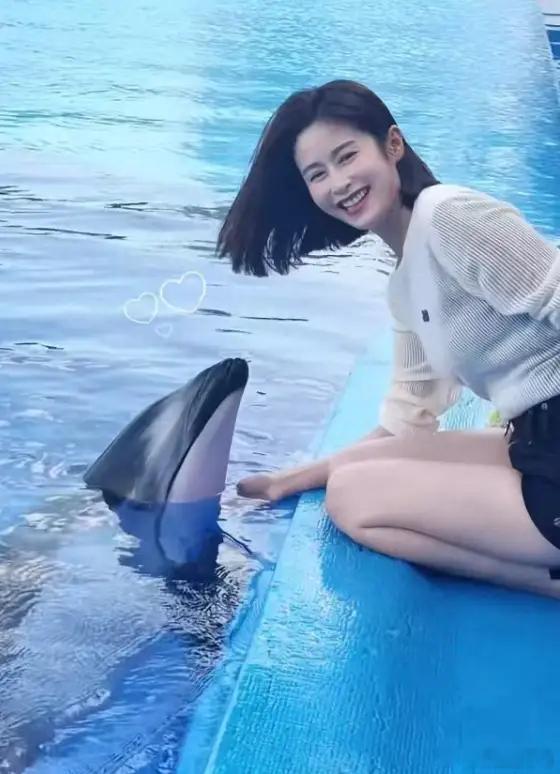 37岁颖儿晒去医美疼到哭！上万元一次一月两次，花钱遭罪美是真美。颖儿瘦下来之后其