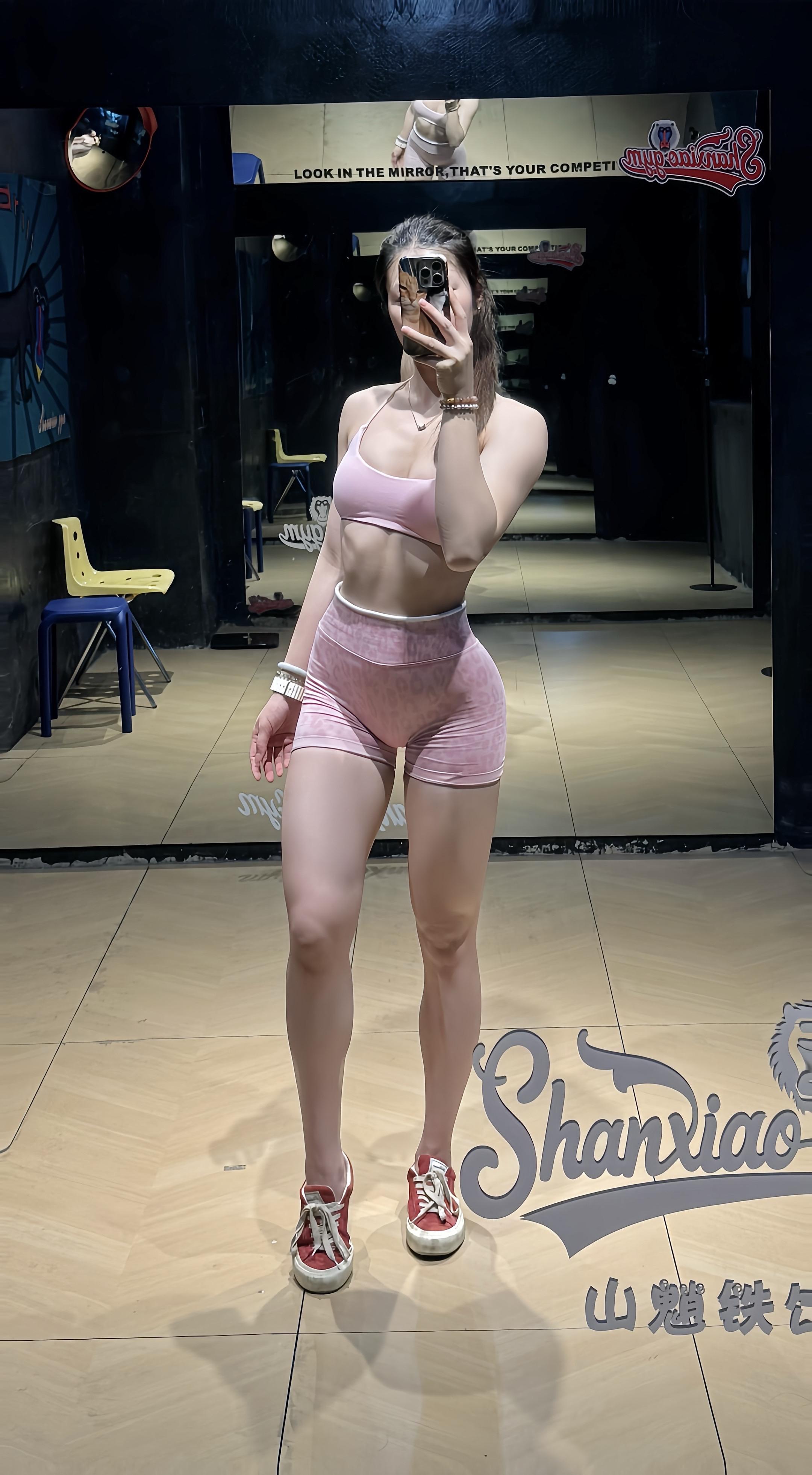 美豹了。.