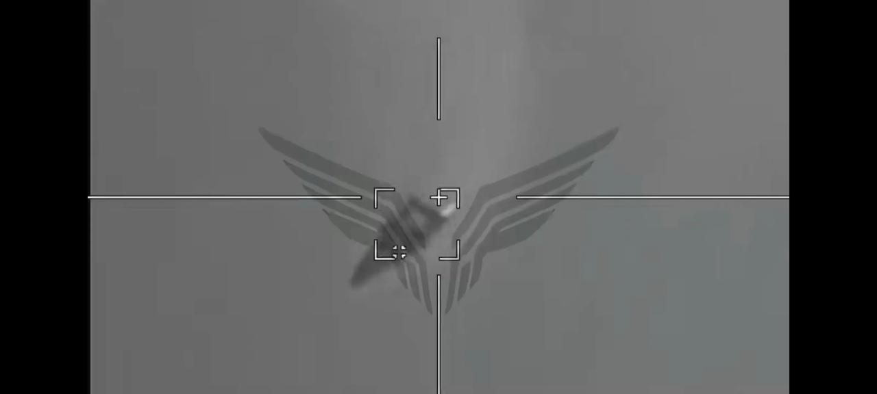 俄军“卢比孔”无人机部队在黑海海域用“柳叶刀”巡飞弹摧毁了一艘携带2枚AIM-9