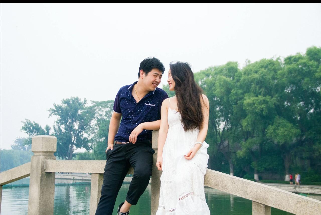 上联：一山一水一风景，如何对下联一男一女一对人