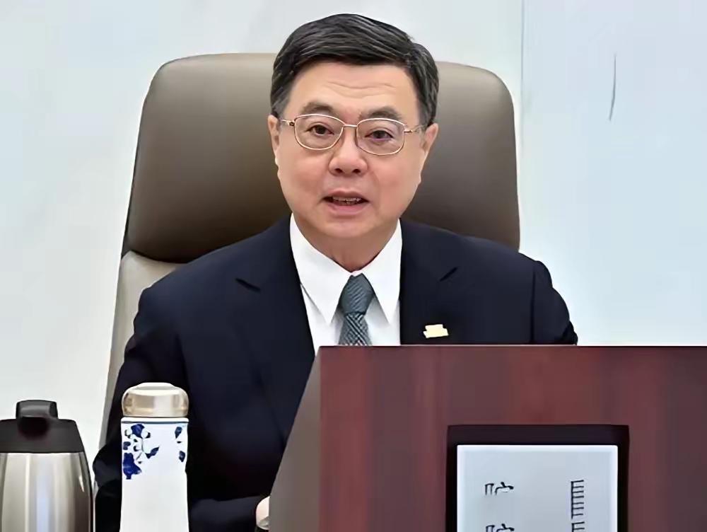 台行政机构负责人卓荣泰正式拍板宣布：明年元旦起，台湾最低工资月薪从2万9500元