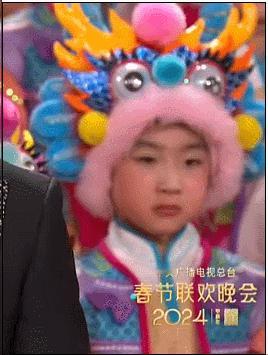 今年的春晚还是有不少亮点的，不过都是无意中流露出来的，而不是精心策划的，看来人们