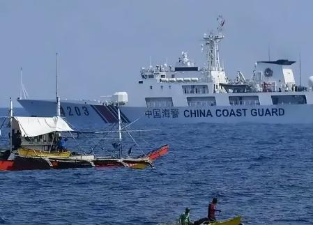 比任何一艘航母更危险的，是全世界悄悄达成了一个共识：中国不会打仗。当所有国家 —