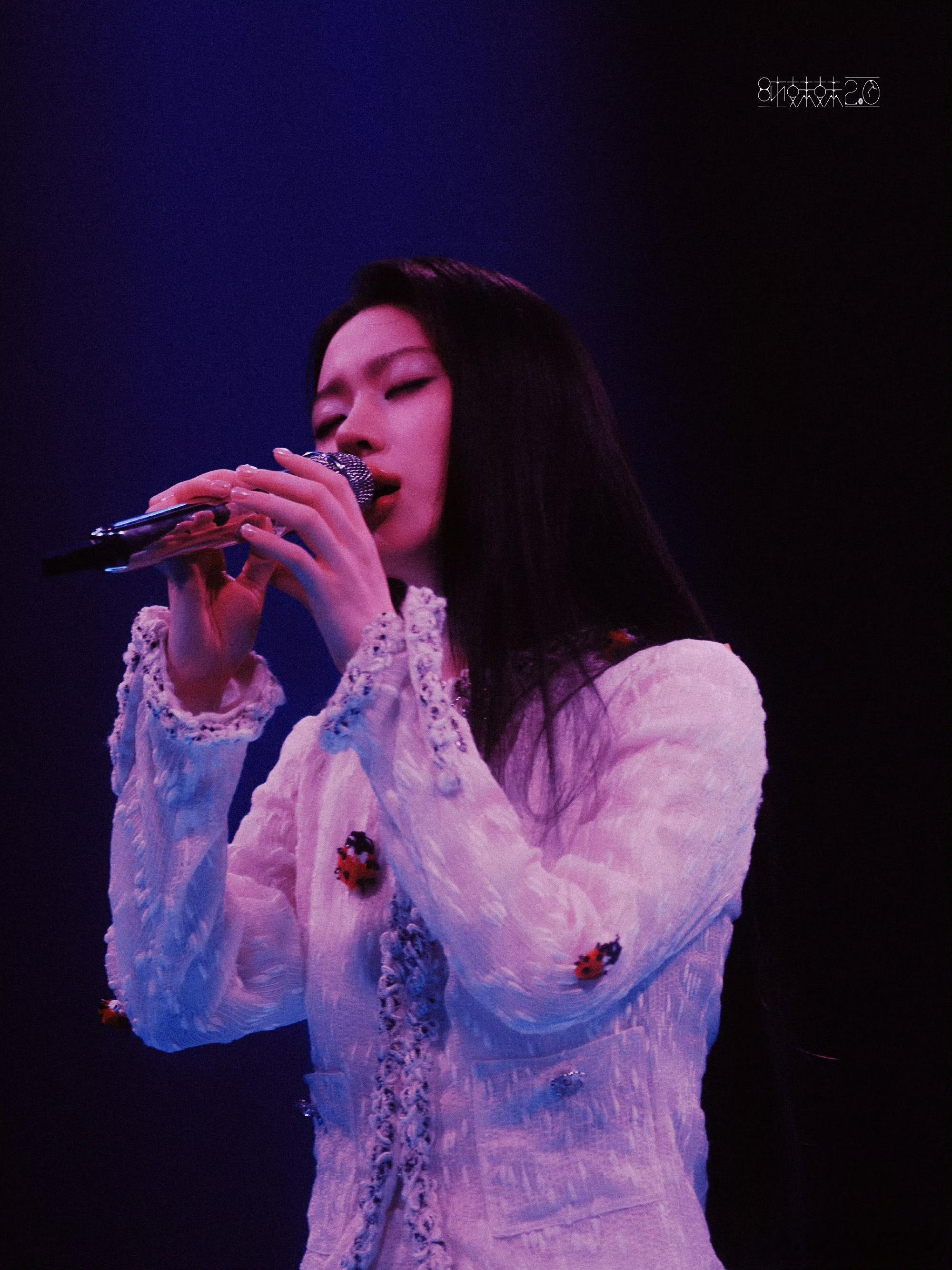 单依纯演唱会蛋岛落沪 想象着在蛋岛与众多歌迷共同欢呼，感受单依纯带来的正能量，让