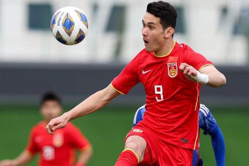 中国伊布，拜合拉木！
国足2比0战胜韩国，拜合拉木上演梅开二度。拜合拉木一直是国