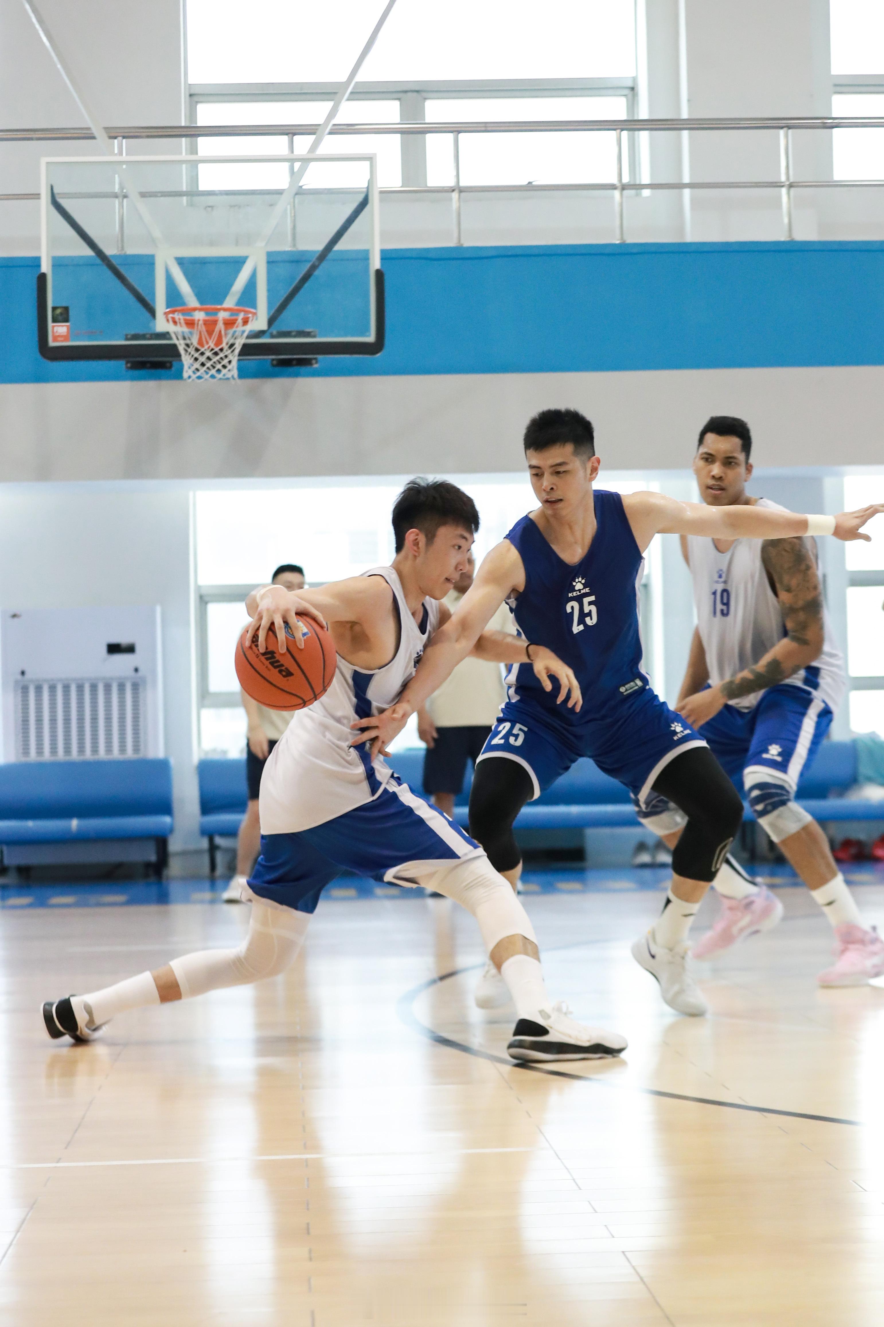 北京全运会成年组队于本周一集结，今天球队在北京首钢俱乐部的组织协调下举办媒体公开