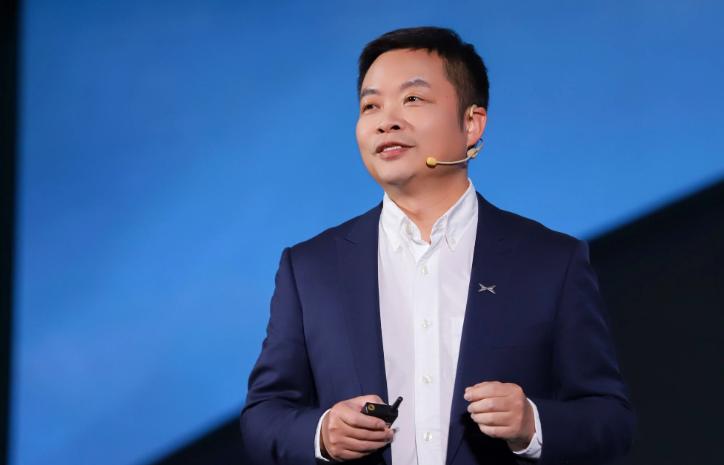 何小鹏发内部信：亲自下场直管机器人业务
 
据了解，近日小鹏汽车CEO在内部信中