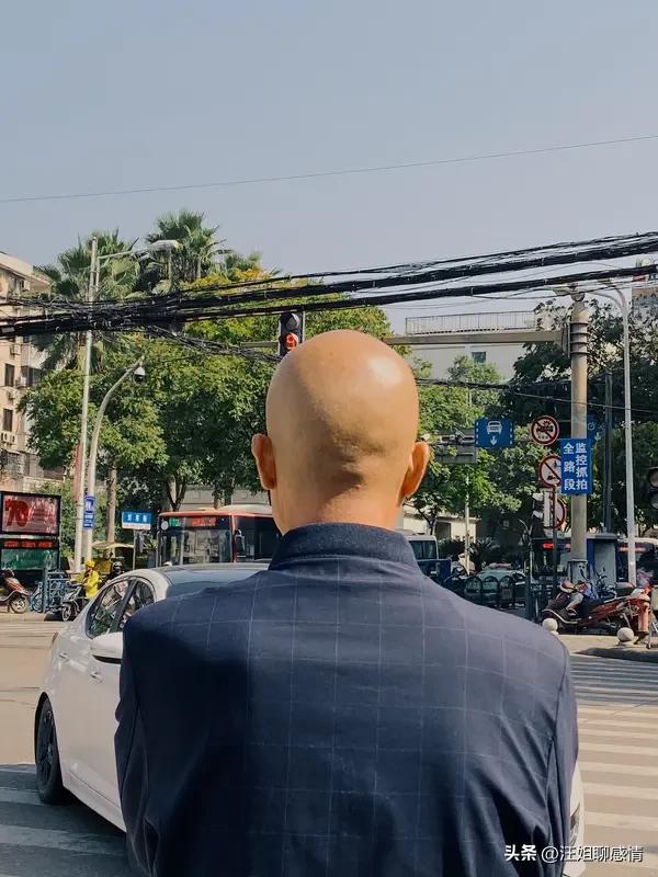为什么男人不建议剃光头？有3个原因，听完恍然大悟，不是迷信。

俗话说“正月不剃