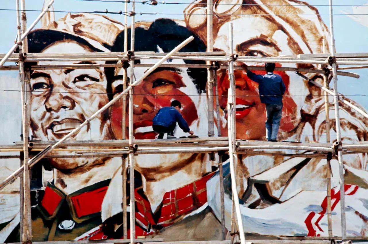 画宣传画，上海，1973年，Bruno Barbey摄。 ​ ​​​