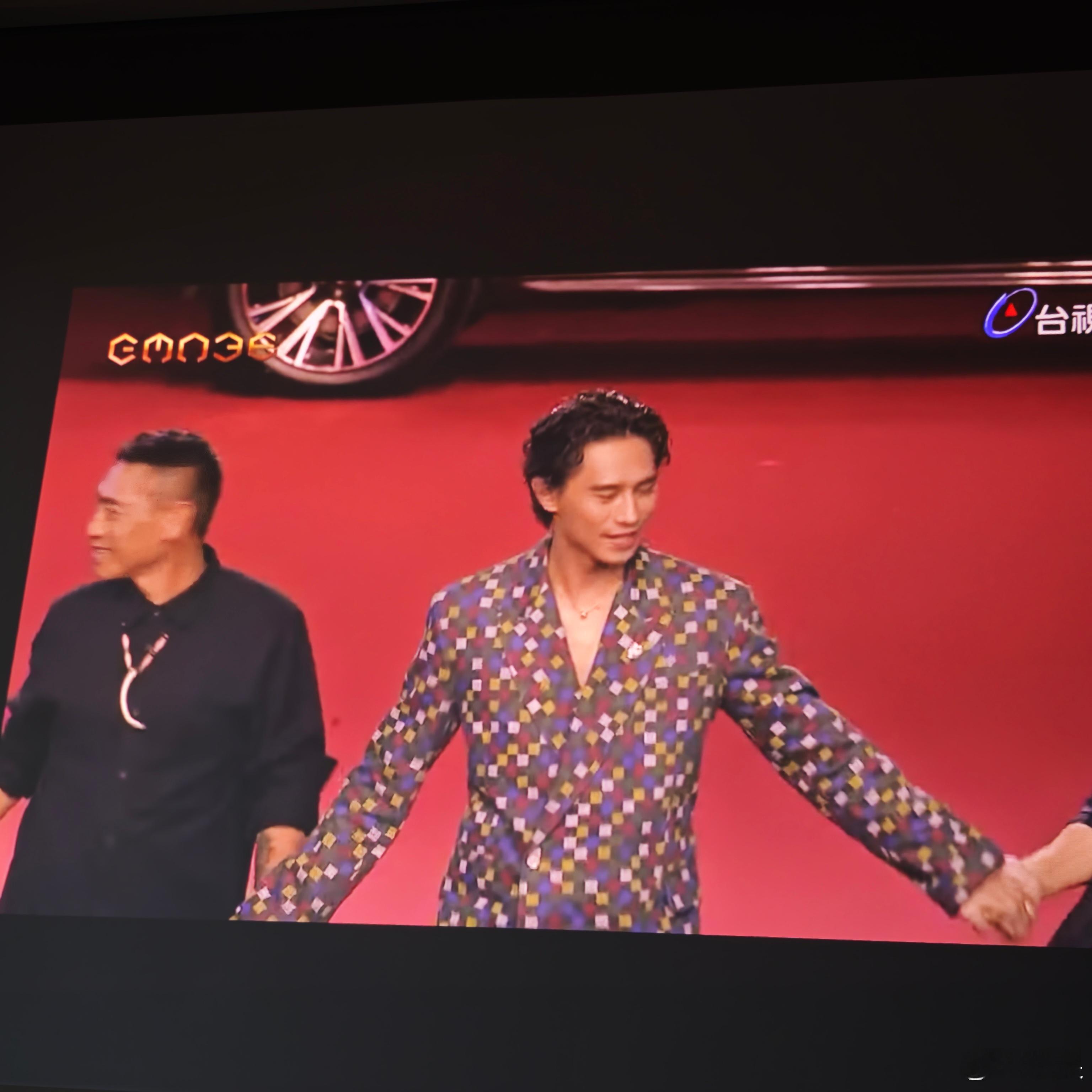 金曲奖 今晚的男歌手是柏霖的话，我也是可以的。 ​​​