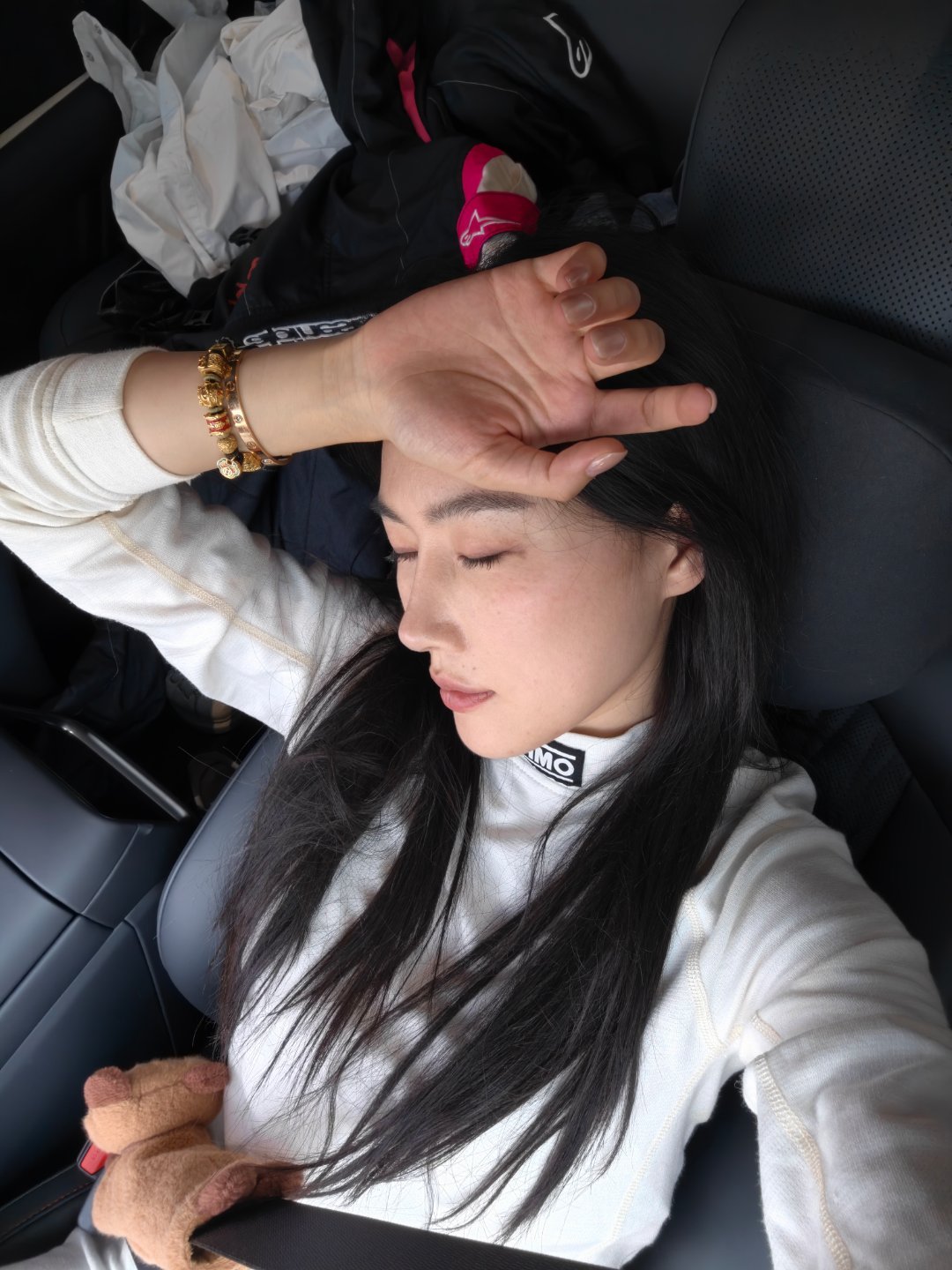 mia的汽车日常 下次高低开个MPV来赛车场…中午无尽的等待时间，真需要个保姆车