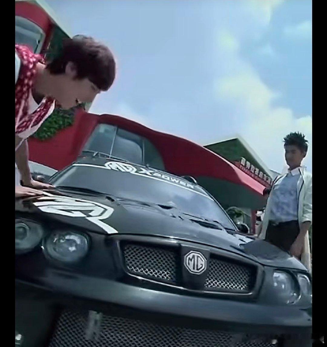 张翰我记得你开的是这辆车呀 哥，我记得你开的是这辆车呀！这车有你当年的名爵快吗？