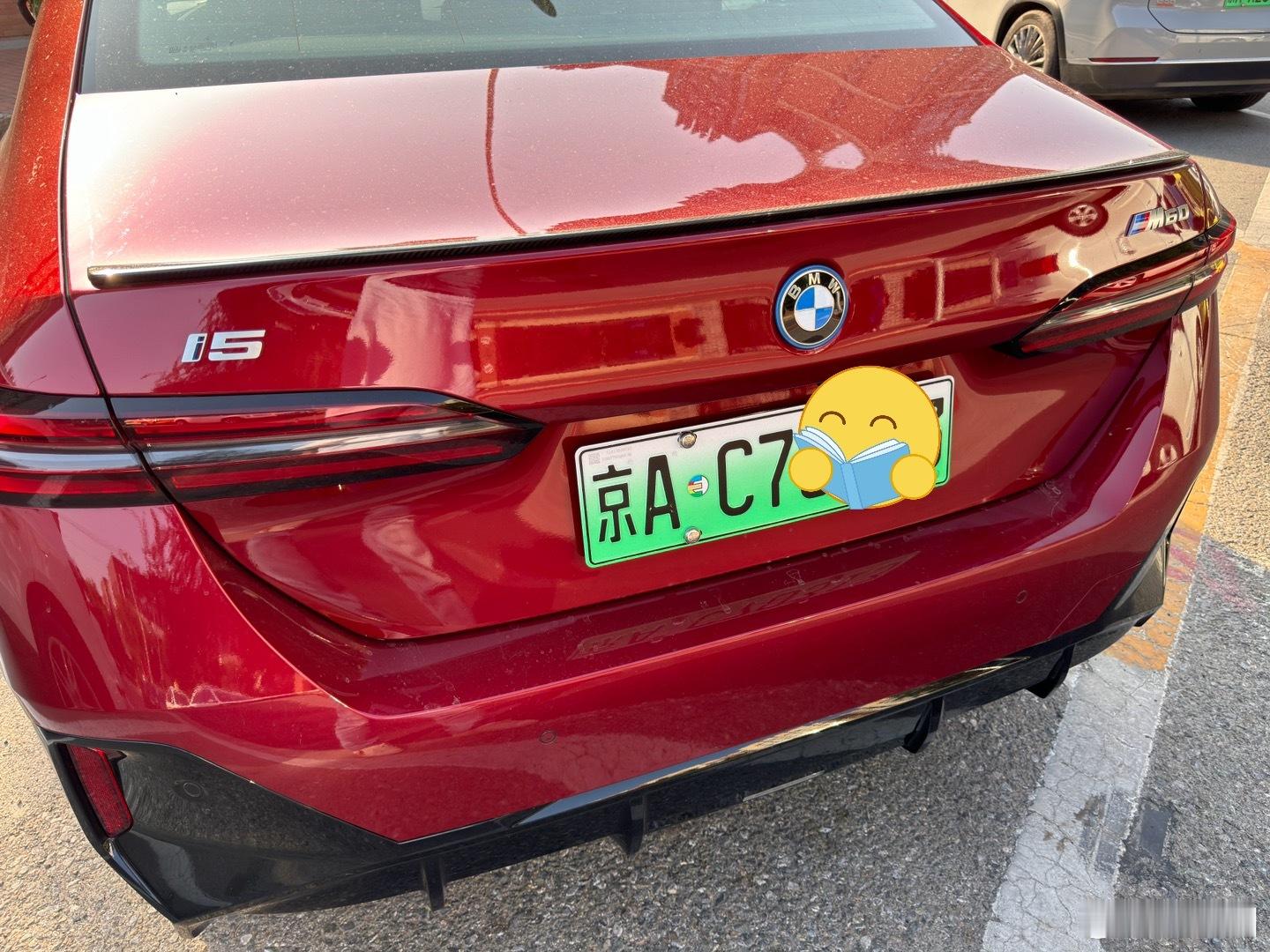 跑到欧洲才能借到的车，这不北京也有嘛[doge] 开几天宝马i5 M60版试试[