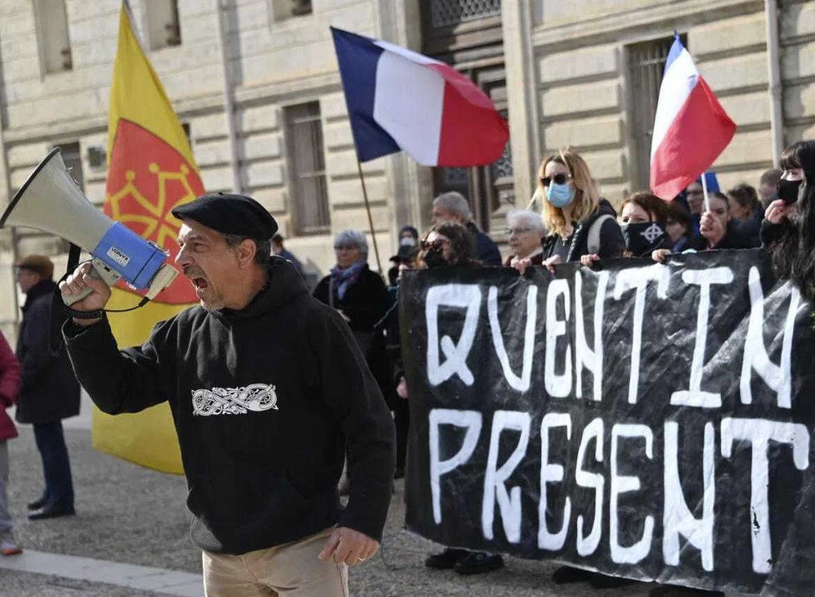 23岁的法国青年昆汀星期四（2月12日）在里昂市东南部的袭击事件中受伤，检方星期