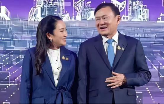 泰国刚刚传来一个天大的好消息！

就是他信以前因为“冒犯君主罪”被弹劾，现在法院