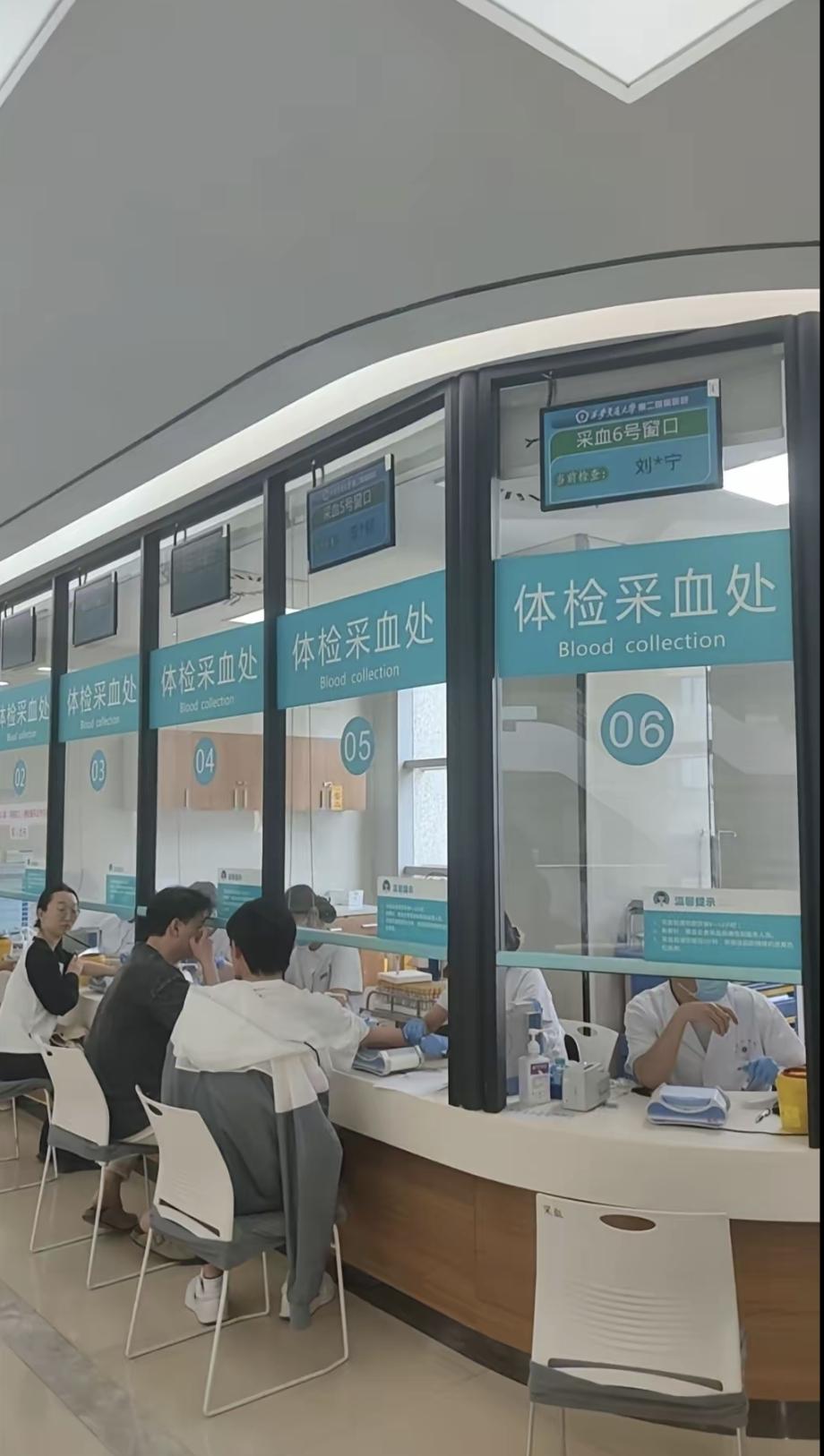 今天单位体检结果出来，同事挨个看报告，几乎所有人都有结节。不是肺里的就是甲状腺的