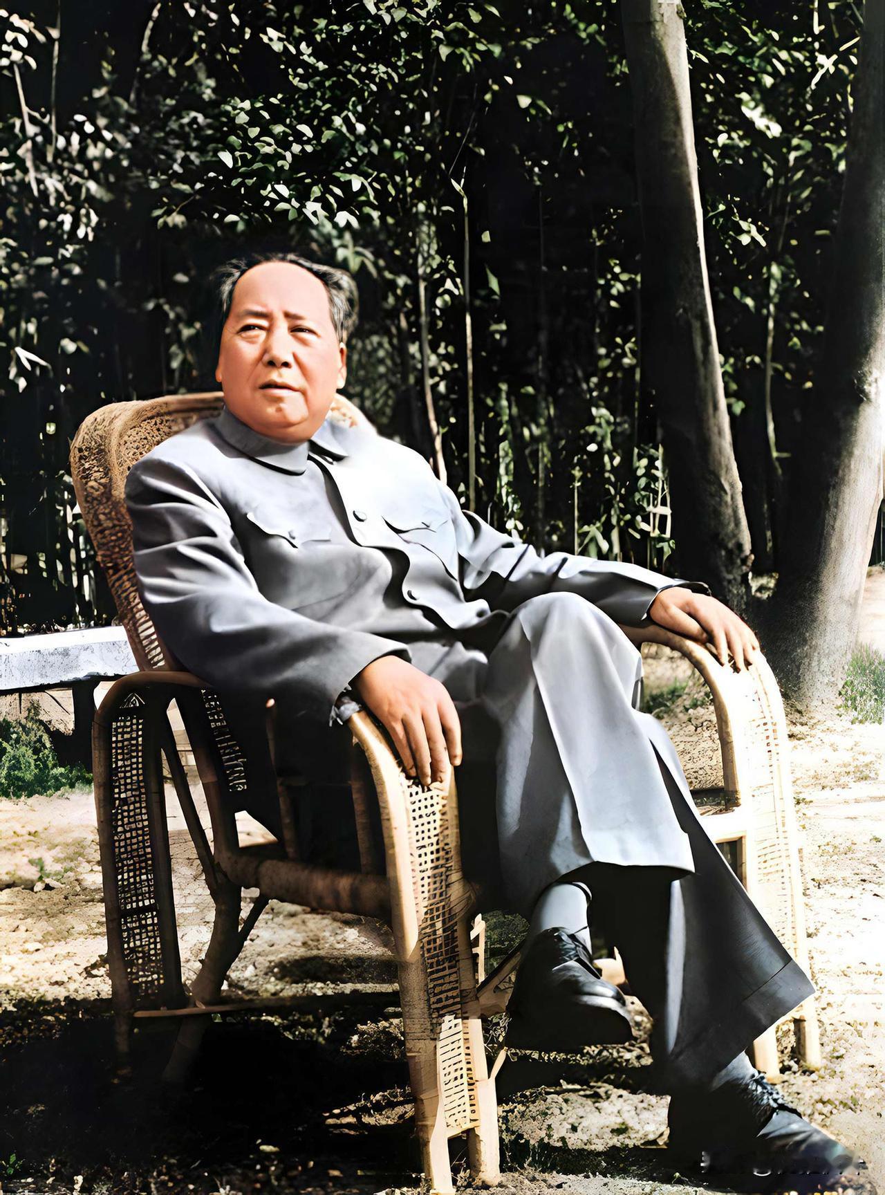 毛主席的节俭刻在骨子里，可在民生投入上，他却从不含糊。
1955 年，工作人员发