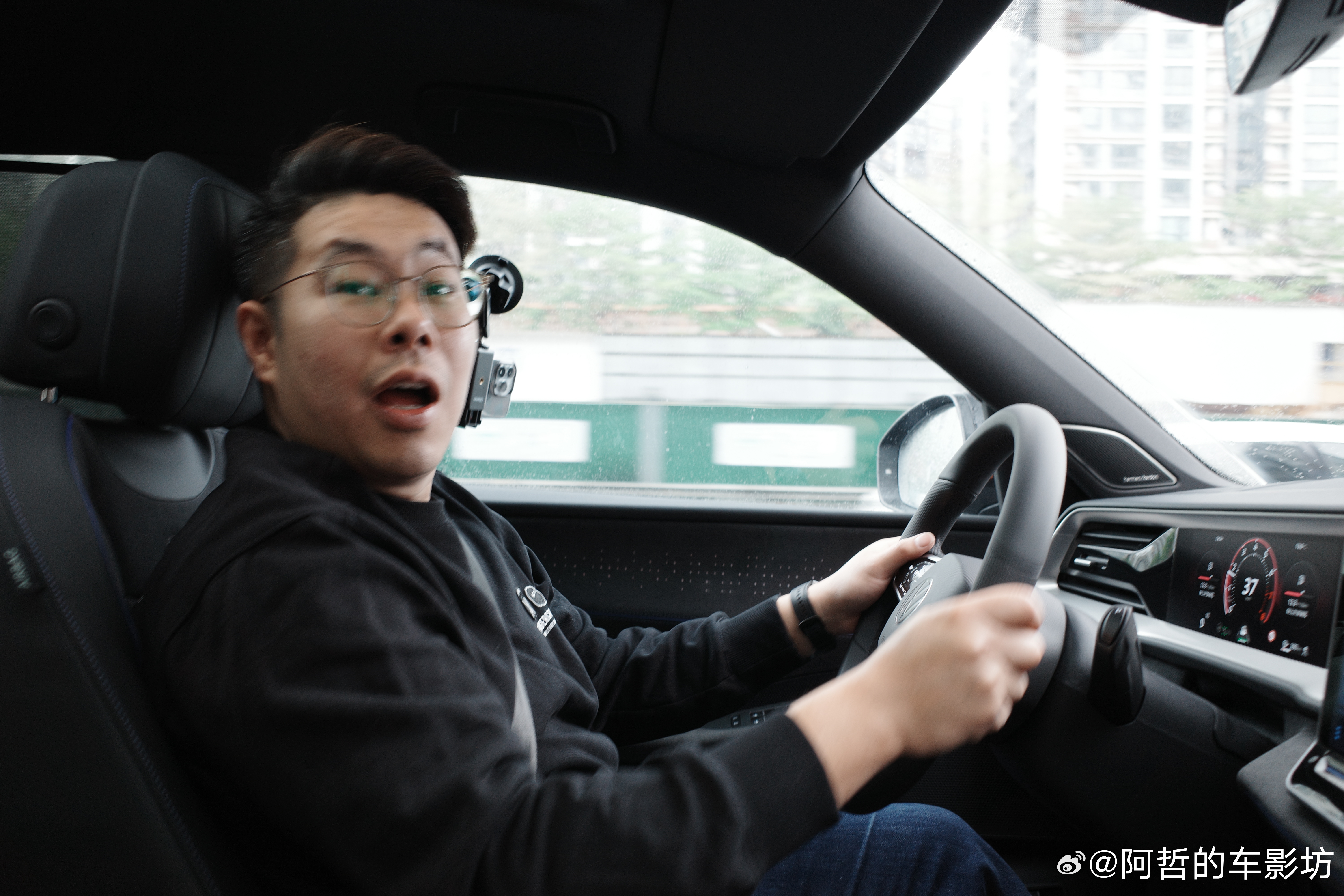 反正我是喜欢开车多过坐车除非是太疲劳或者有其他事情需要处理又或者是坐其他朋友车出