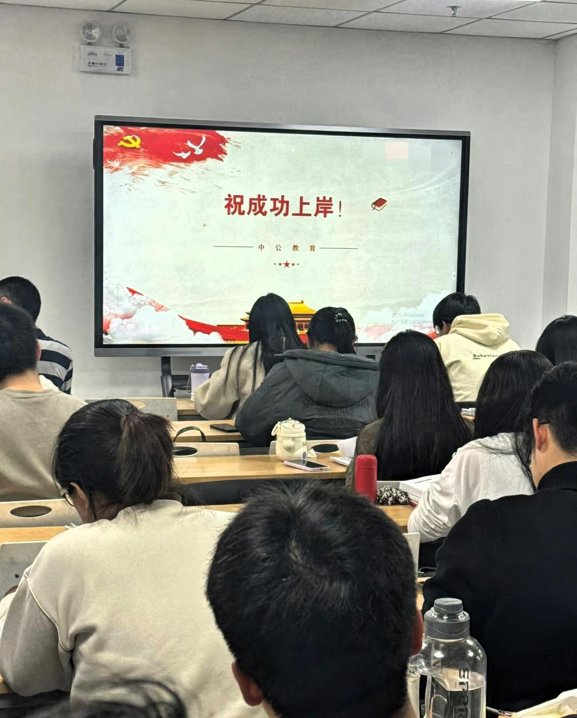 六年，60万补课费，砸进去了……

一位家长为了孩子能考个好成绩，六年花了60万