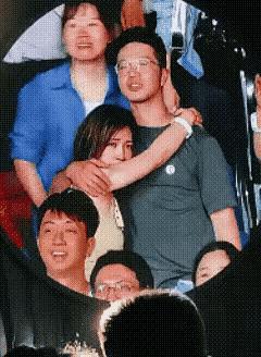 这对年轻人，感觉他们彼此之间对对方都是非常好的，自然流露出来的，就是发自内心的喜