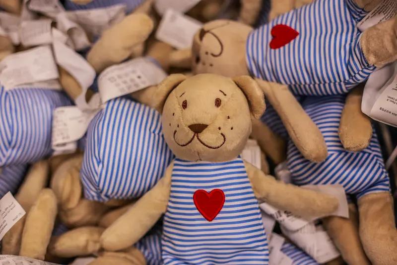 吓出冷汗！女子寄普通毛绒玩具，民警跨省拦截，拆开查出10万黄金！
 
家人们，浙