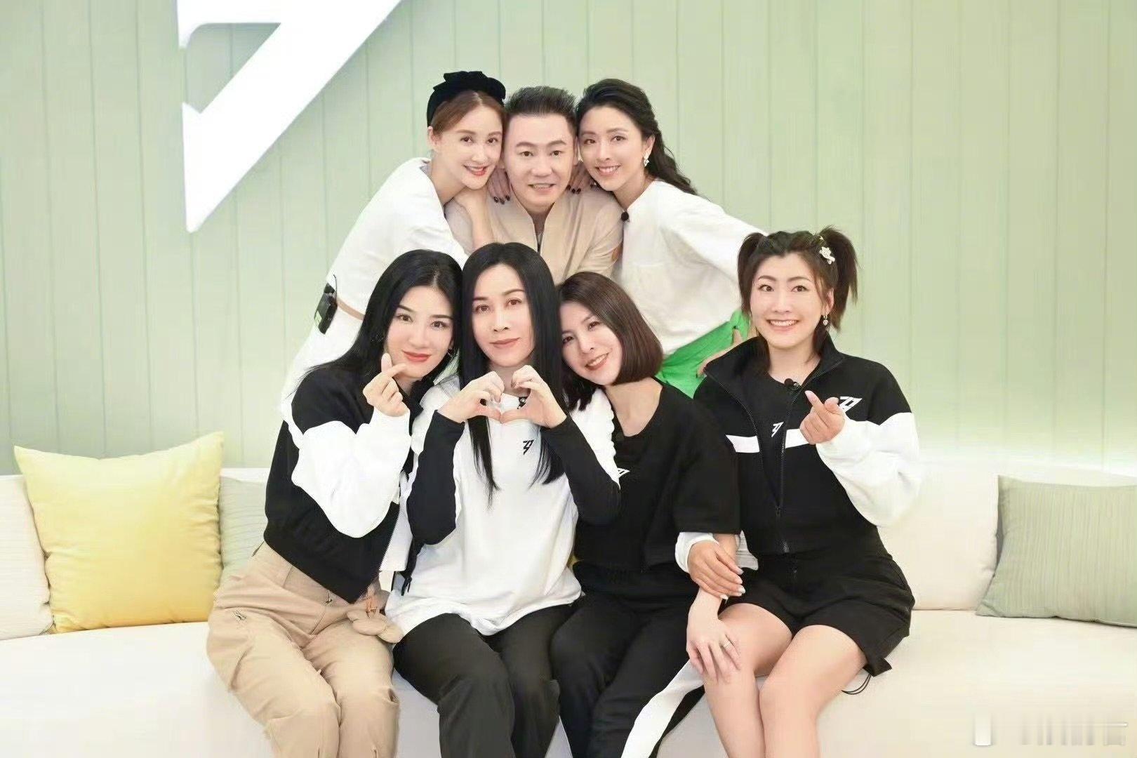 徐梦桃回复黄奕了 徐梦桃黄奕梦回浪姐 谁还没被徐梦桃黄奕互动甜到！梦回一起追梦的