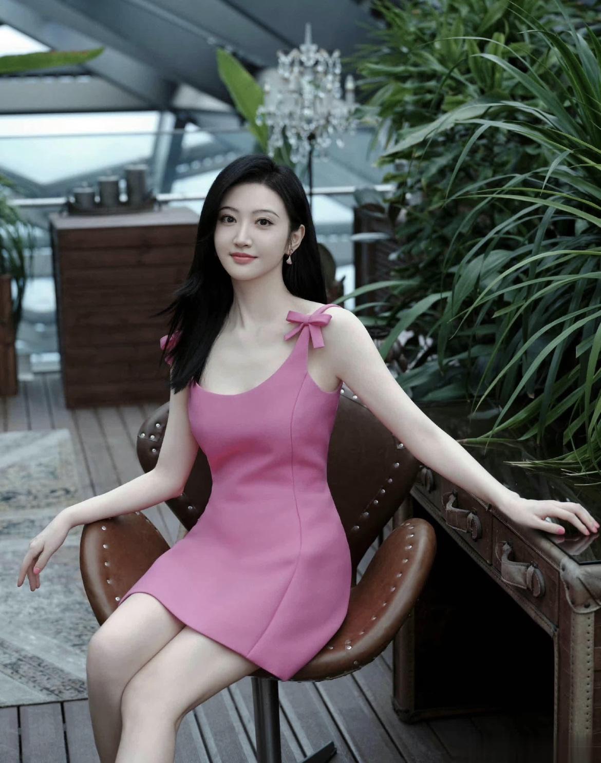 景甜和孙宇晨这事儿一出，
最大的受益者，
不是张继科，也不是网上的吃瓜群众，而是