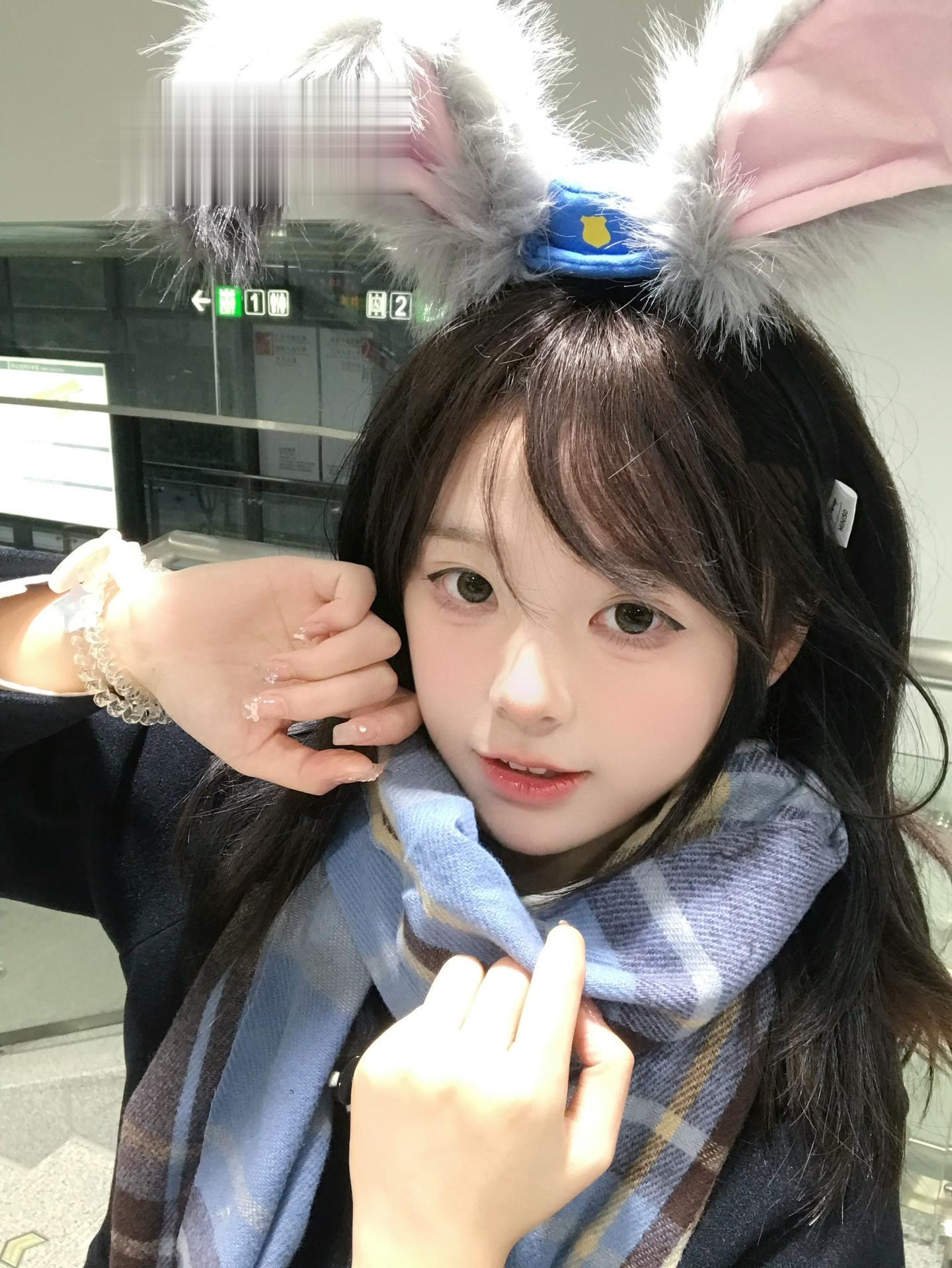 存点地铁站拍照姿势！🚇。不知道去哪里拍照的其实地铁站内的灯光也很出片...