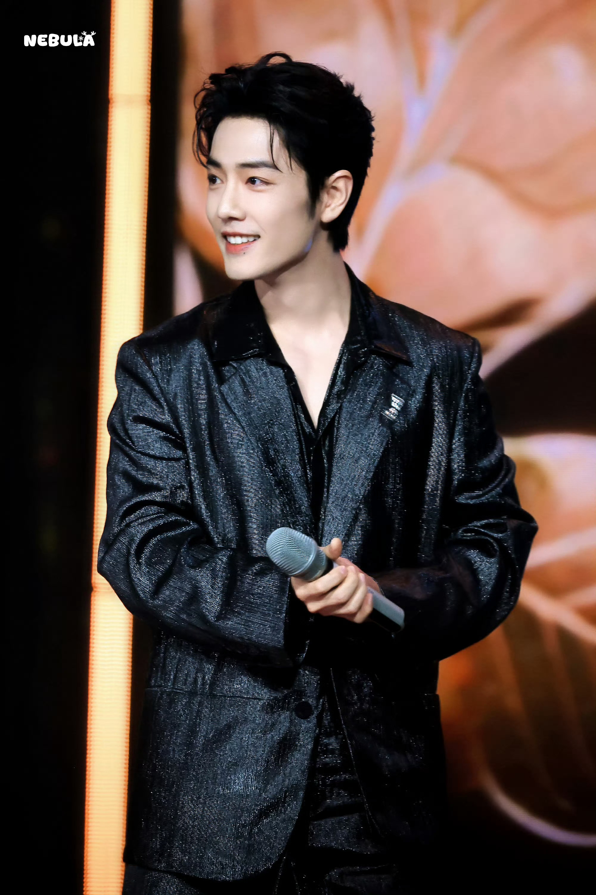 白鹿站姐发了肖战站姐团建图夯爆了站姐团建图夯爆了，白鹿站姐发了肖战，谁懂这个愚人