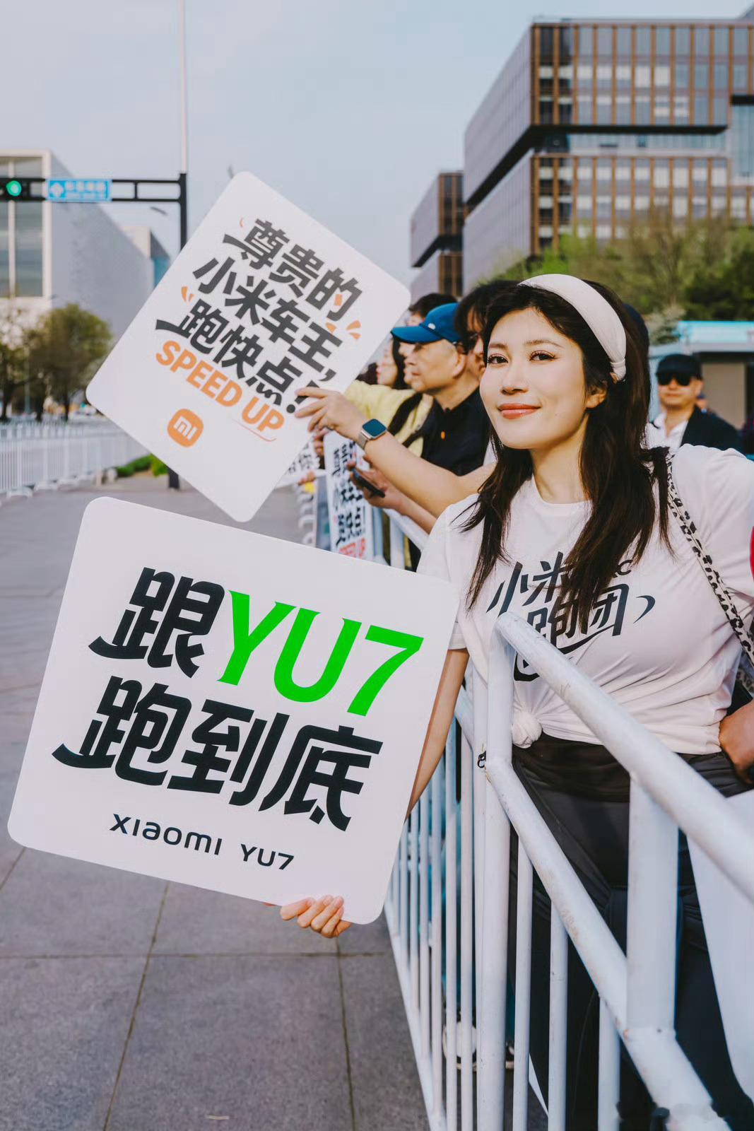 小米YU7北半马领跑太排面了666我查了一下，往届基本都是奥迪、宝马压阵…小米这