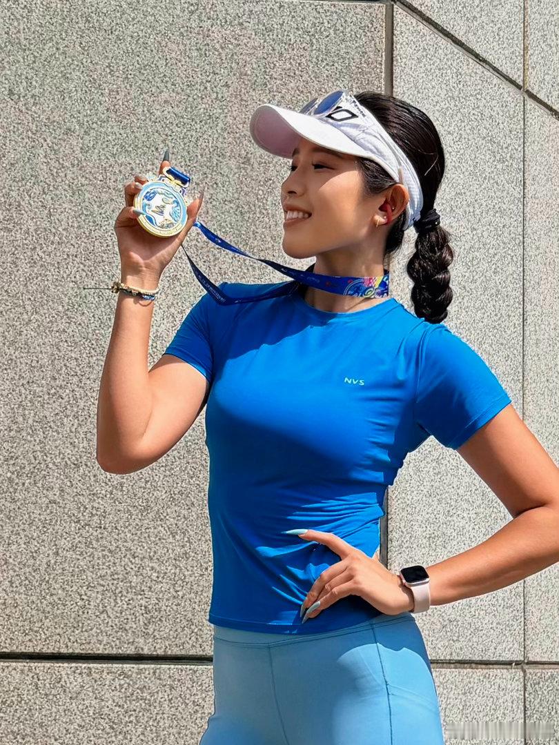 沈马完赛啦！今年我笑着跑完了🏅跑步跑步即刻开跑运动打卡练就有效 两年前第一次踏